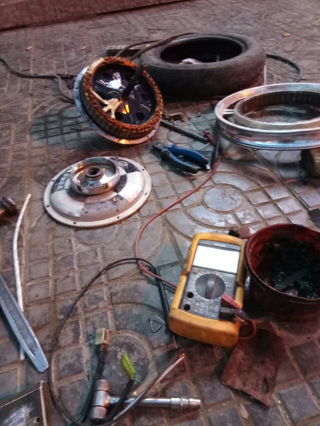 电动车推不动后轮抱死又不正常走是什么原因造成的？师傅一一分析 第1张