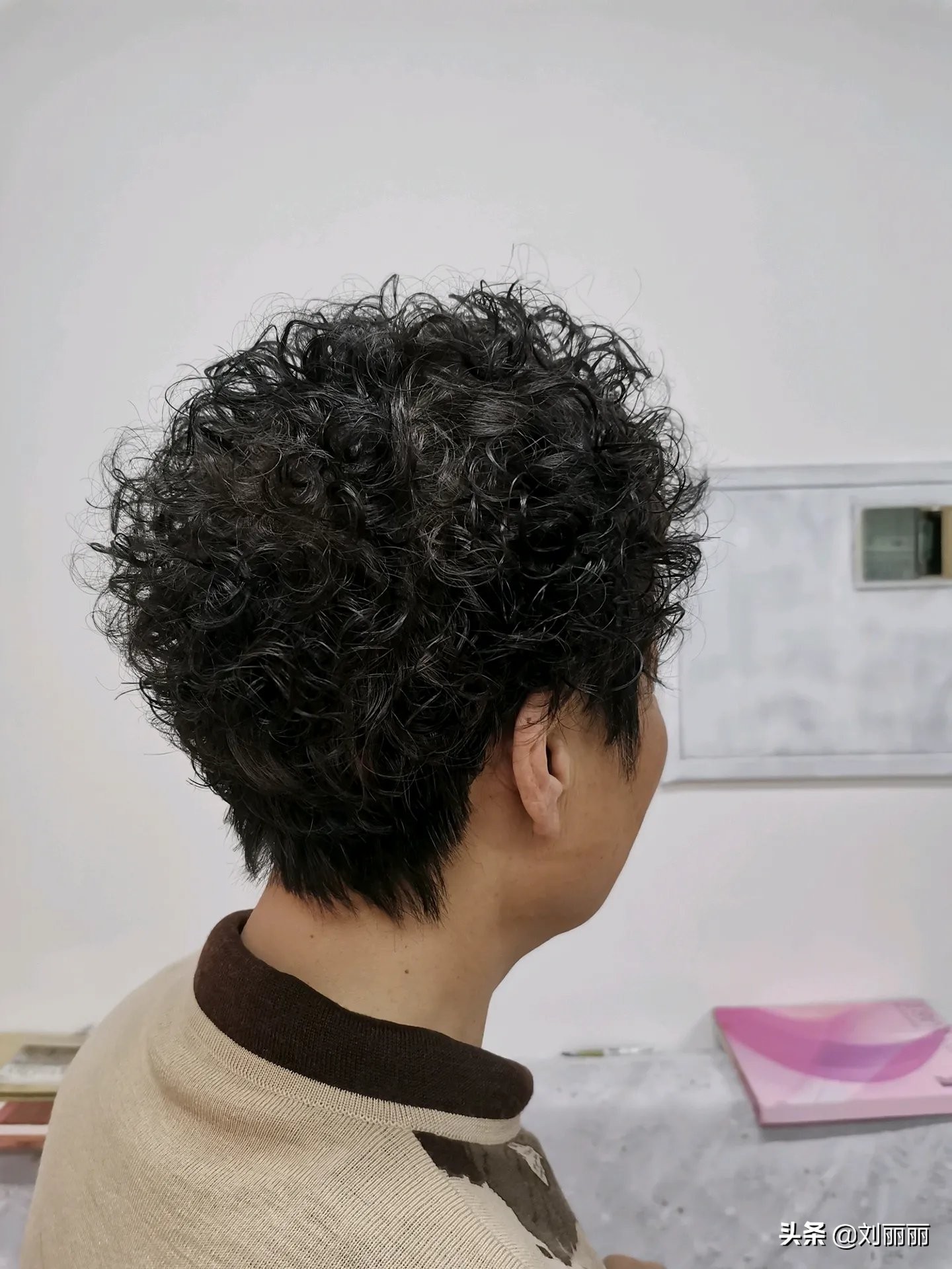 最火女士短发14款，烫卷剪短美美哒，看着很心动 第17张