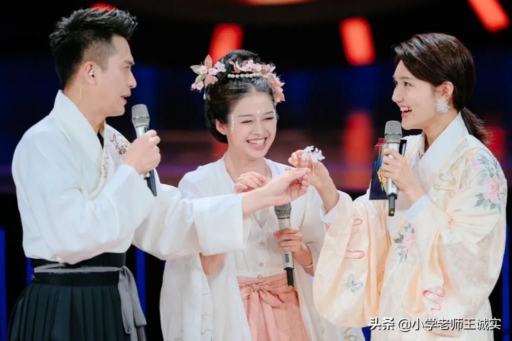 龙洋太漂亮了，笑起来太甜，还有酒窝，还是主持过诗词大会的才女 第1张