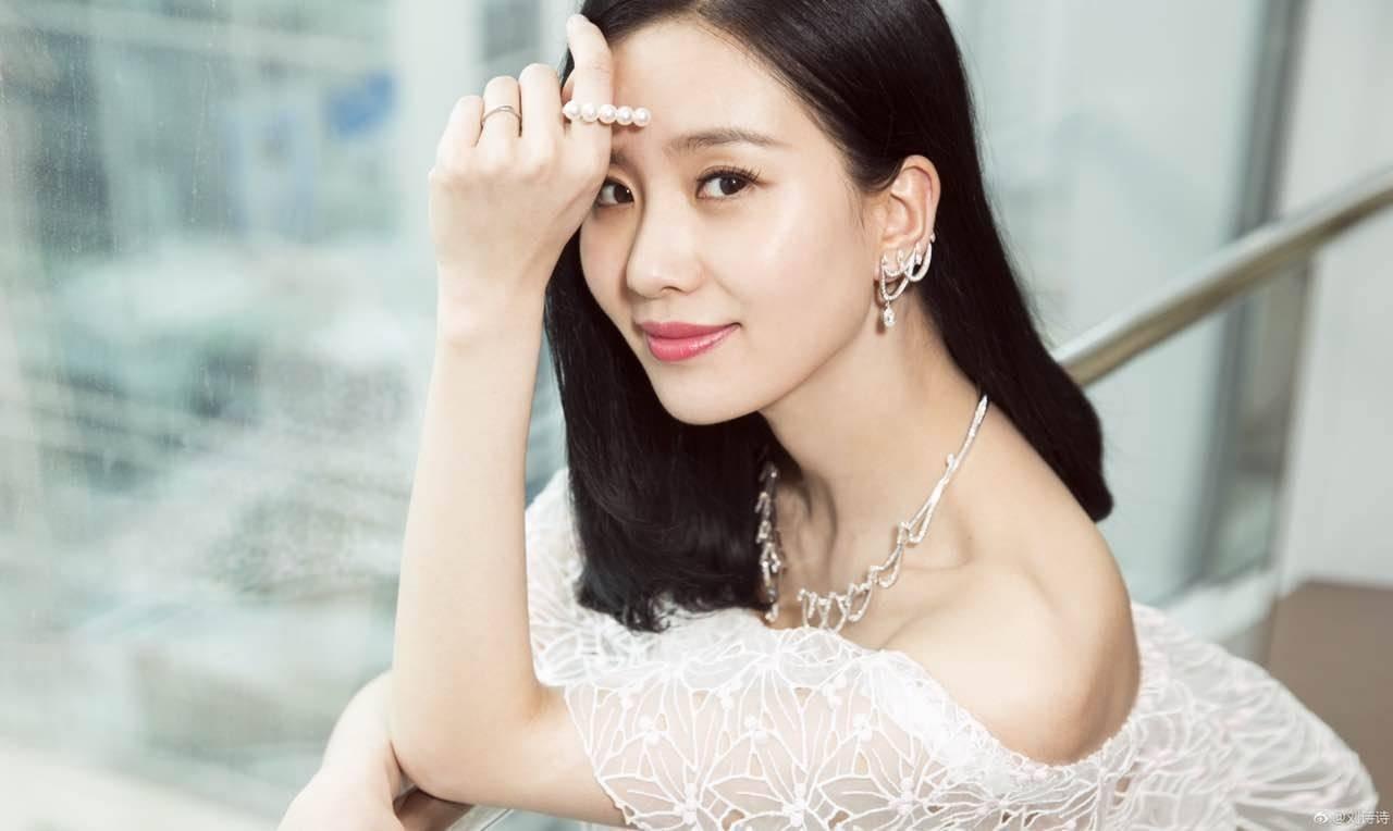 刘诗诗：昔日姐妹反目成仇，对刘亦菲避而不谈，嫁入豪门不被待见 第11张