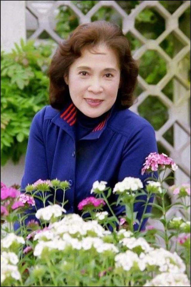 被周总理称为“中国最美女性”，已99岁的秦怡老了依旧如此美丽 第9张