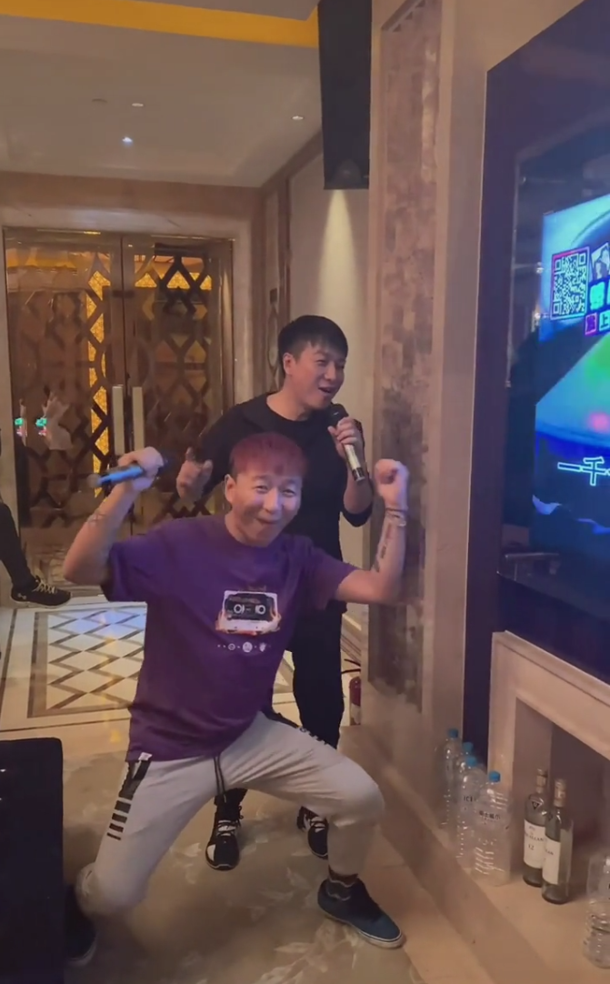 陈羽凡现身KTV唱歌，身材暴瘦认不出，手舞足蹈精神亢奋引猜测 第5张
