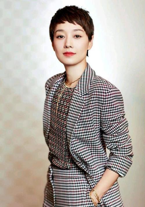 女人过了40岁尽量别留长发！推荐这5款发型，气质显年轻 第19张
