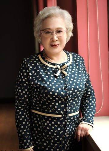 被周总理称为“中国最美女性”，已99岁的秦怡老了依旧如此美丽 第29张