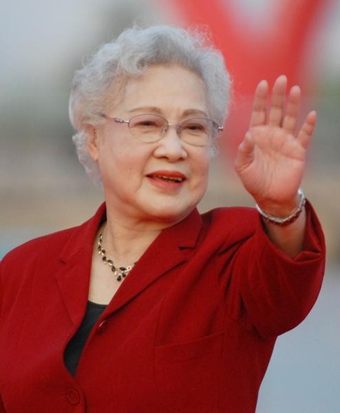 被周总理称为“中国最美女性”，已99岁的秦怡老了依旧如此美丽 第37张