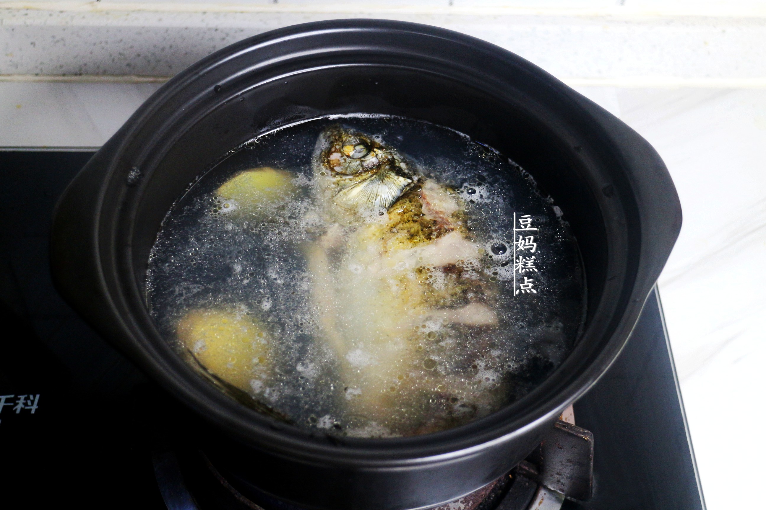 鲫鱼汤的正确做法，记住这3点，汤鲜味美，营养丰富 第15张