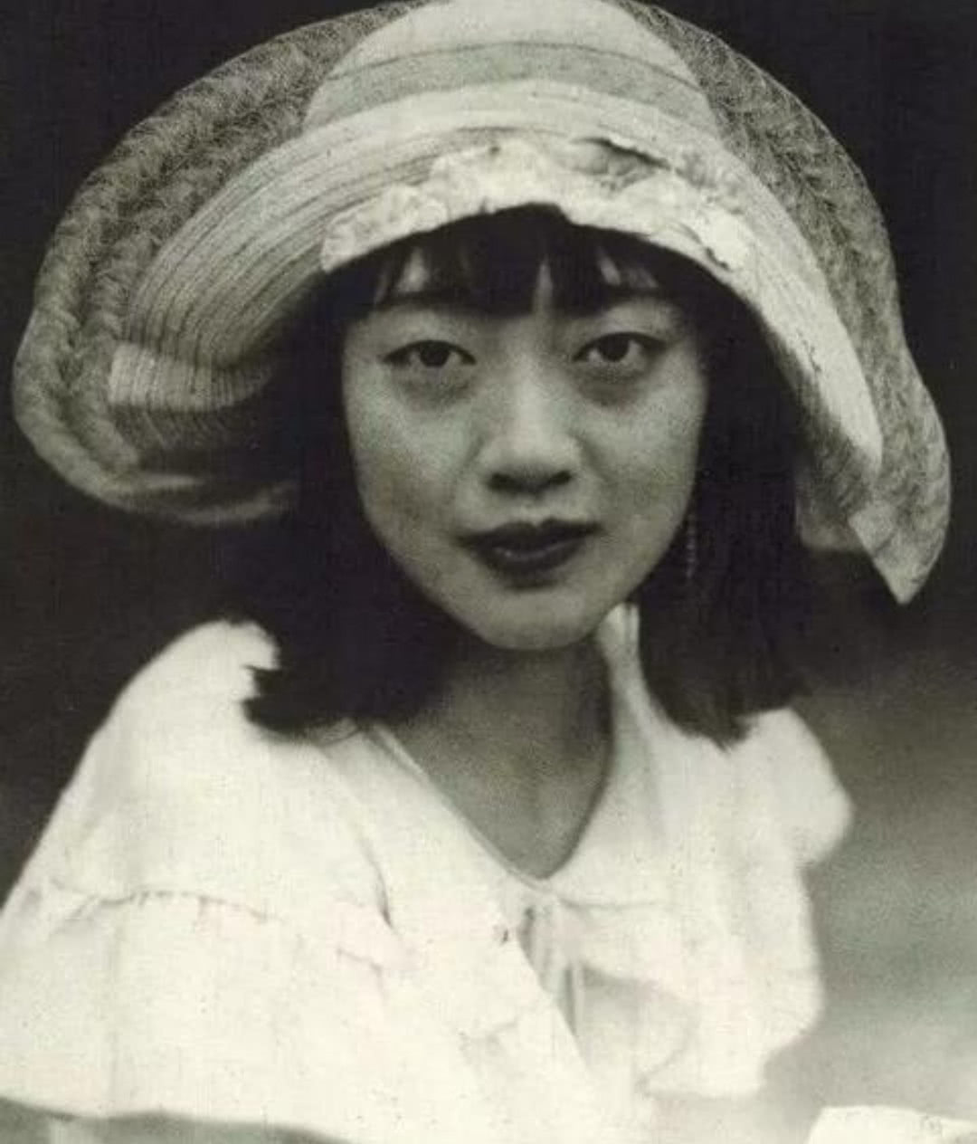 末代皇后婉容：无性婚姻，出軌侍卫，40岁病死，陪葬品仅一把烟枪 第21张
