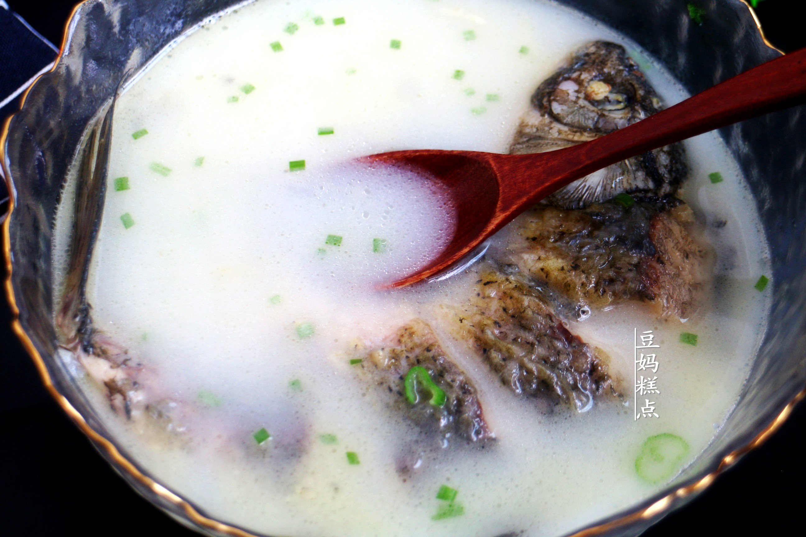 鲫鱼汤的正确做法，记住这3点，汤鲜味美，营养丰富 第3张