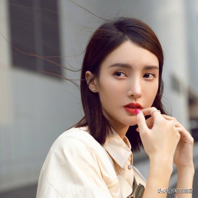 90后女星，绯闻男友高达10个！靠炒绯闻出名的金晨，被称海后 第25张