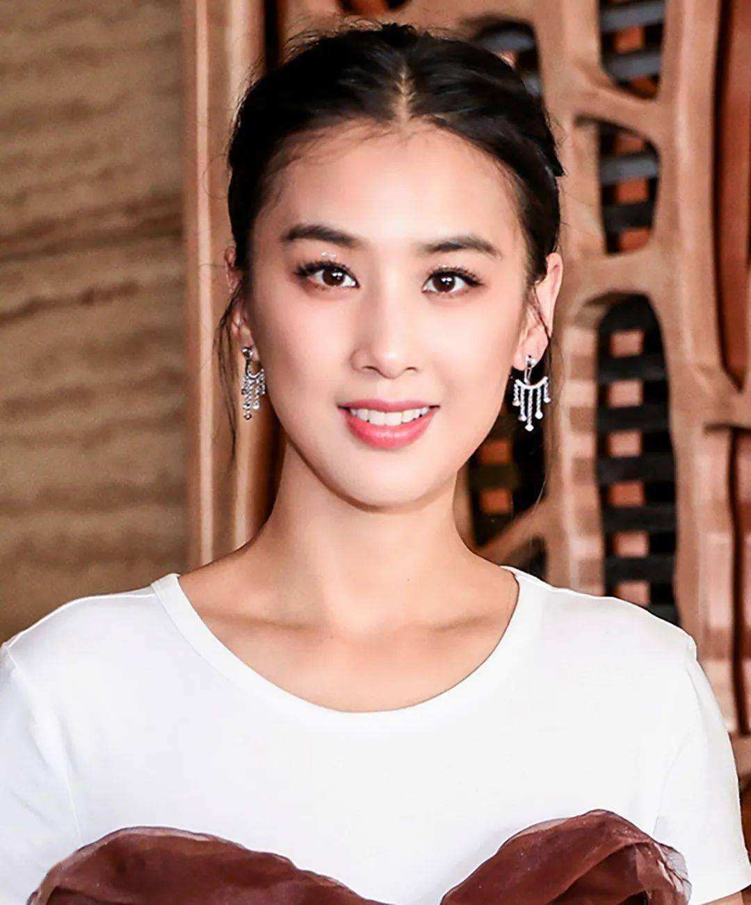 女人过了40岁尽量别留长发！推荐这5款发型，气质显年轻 第13张